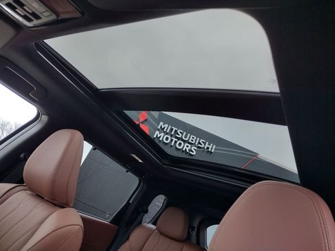 New 2026 Mitsubishi Outlander SEL image 3