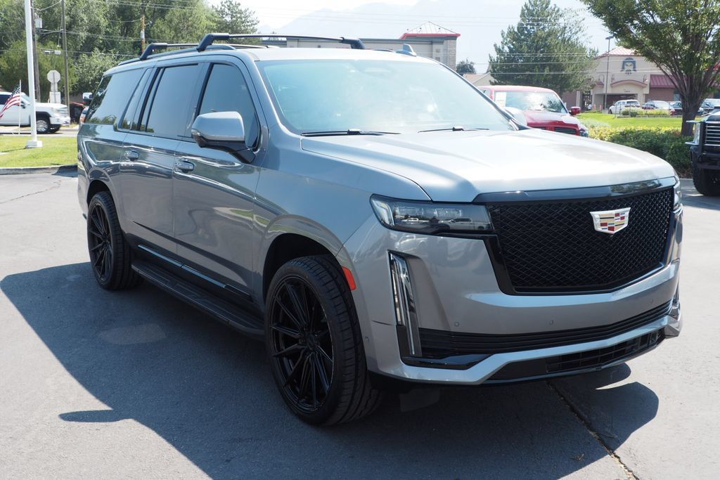 Used 2021 Cadillac Escalade ESV Sport Platinum w/ Heavy-Duty Trailer Package AWD/4WD image 3
