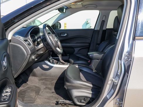 Used 2018 Jeep Compass Latitude w/ Popular Equipment Group AWD/4WD image 11