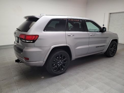 Used 2019 Jeep Grand Cherokee Altitude image 10