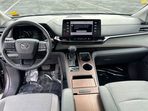 Certified 2022 Toyota Sienna LE image 20