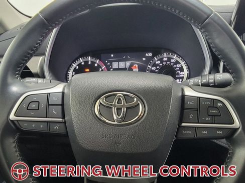 Certified 2023 Toyota Highlander XLE image 19