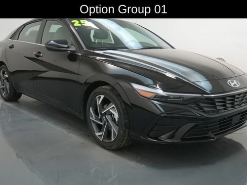 Used 2025 Hyundai Elantra Limited FWD image 2