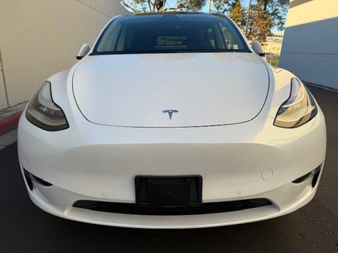 Used 2022 Tesla Model Y Long Range image 6