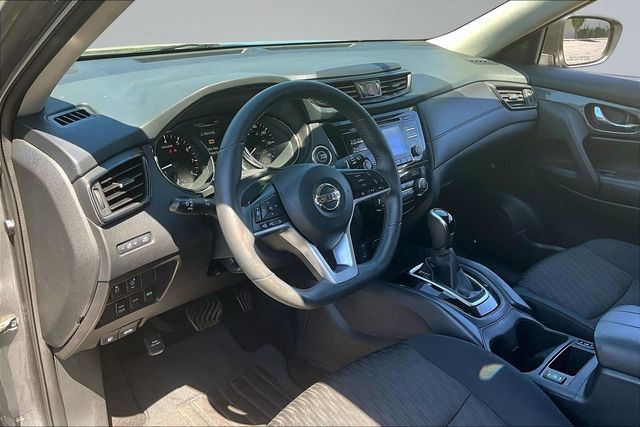 Used 2017 Nissan Rogue SV AWD/4WD image 17