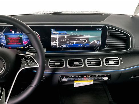 New 2026 Mercedes-Benz GLS 450 4MATIC image 9