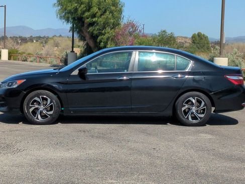 Used 2017 Honda Accord LX image 9