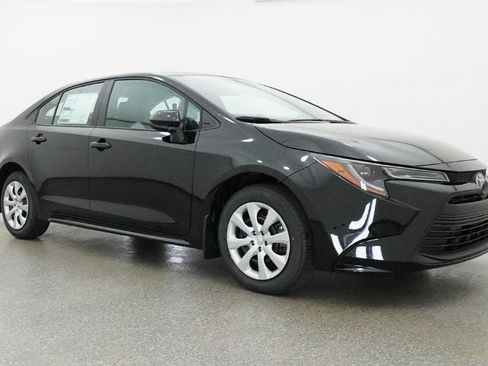 Used 2026 Toyota Corolla LE image 32