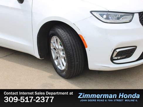 Used 2023 Chrysler Pacifica Touring-L FWD image 22