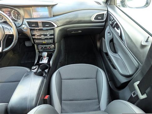 Used 2019 INFINITI QX30 image 15