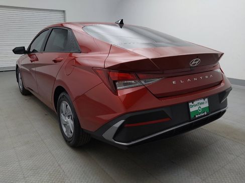 Used 2025 Hyundai Elantra SE FWD image 5