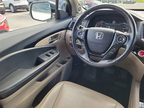 Used 2016 Honda Pilot Touring image 21