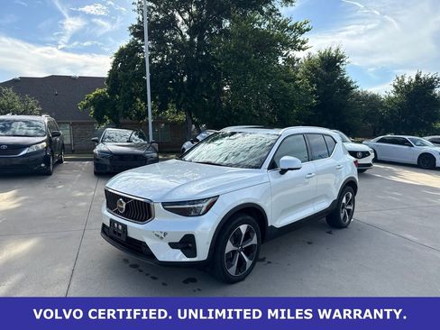 Used 2025 Volvo XC40 B5 Plus AWD/4WD image 1