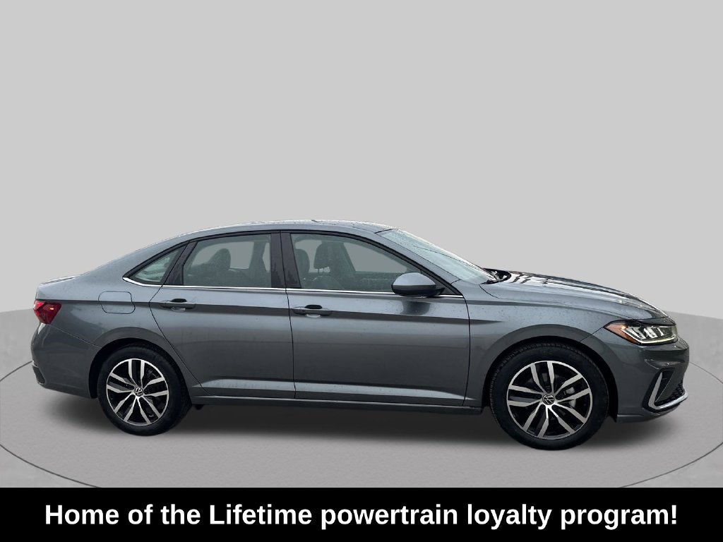 Used 2025 Volkswagen Jetta SE FWD image 6