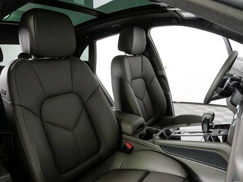 New 2026 Porsche Macan AWD/4WD image 24