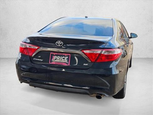 Used 2017 Toyota Camry SE image 5