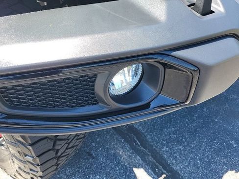 Used 2022 Jeep Gladiator Sport AWD/4WD image 9