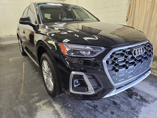 Used 2023 Audi Q5 2.0T Premium w/ Convenience Package AWD/4WD image 4