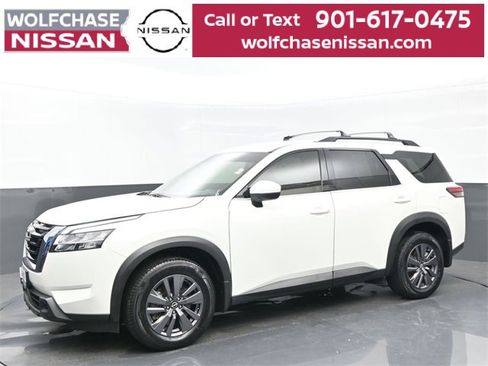 Used 2022 Nissan Pathfinder SV image 2