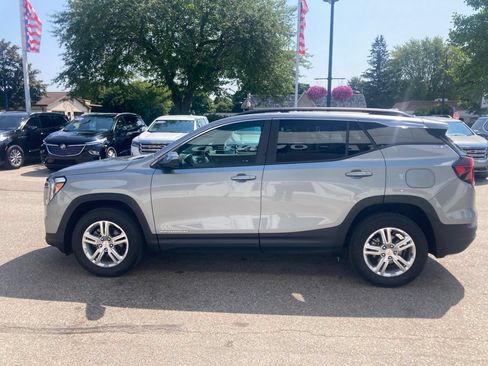 Used 2024 GMC Terrain SLE w/ Driver Convenience Package AWD/4WD image 8