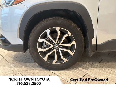Used 2024 Toyota Corolla Cross SE w/ Moonroof Package image 32