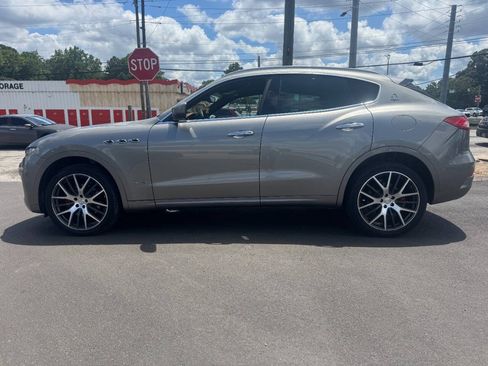Used 2018 Maserati Levante GranLusso AWD/4WD image 2