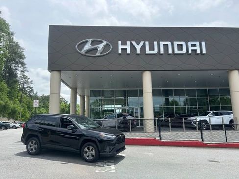 Used 2024 Toyota RAV4 XLE FWD image 1