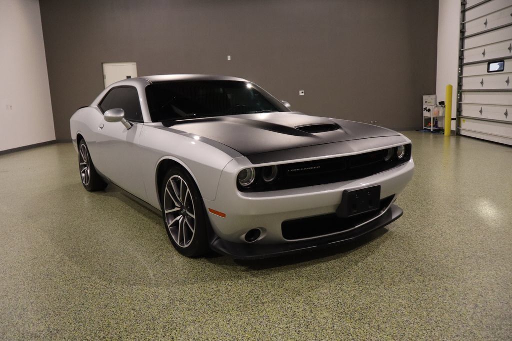 Used 2023 Dodge Challenger R/T RWD image 1