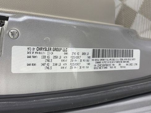 Used 2015 Chrysler Town & Country Touring image 9