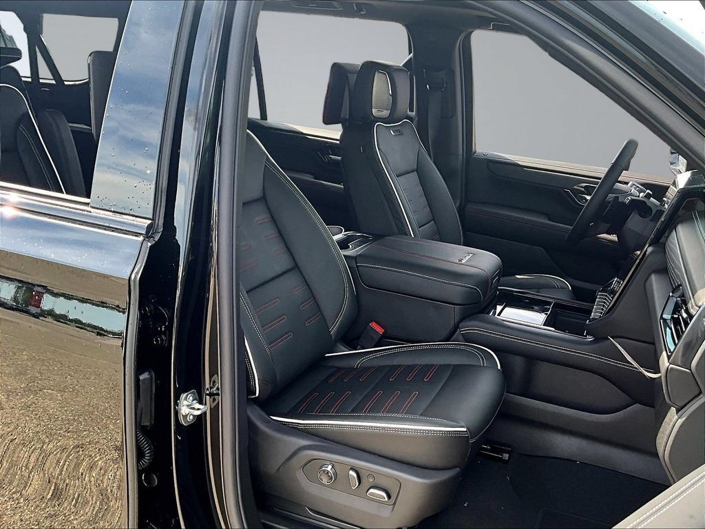 New 2026 GMC Yukon XL AT4 Ultimate w/ LPO, Illumination Package AWD/4WD image 11