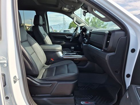 Used 2025 Chevrolet Silverado 1500 LT Trail Boss w/ Convenience Package II AWD/4WD image 31
