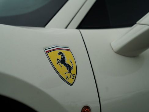 Used 2017 Ferrari 488 GTB RWD image 6