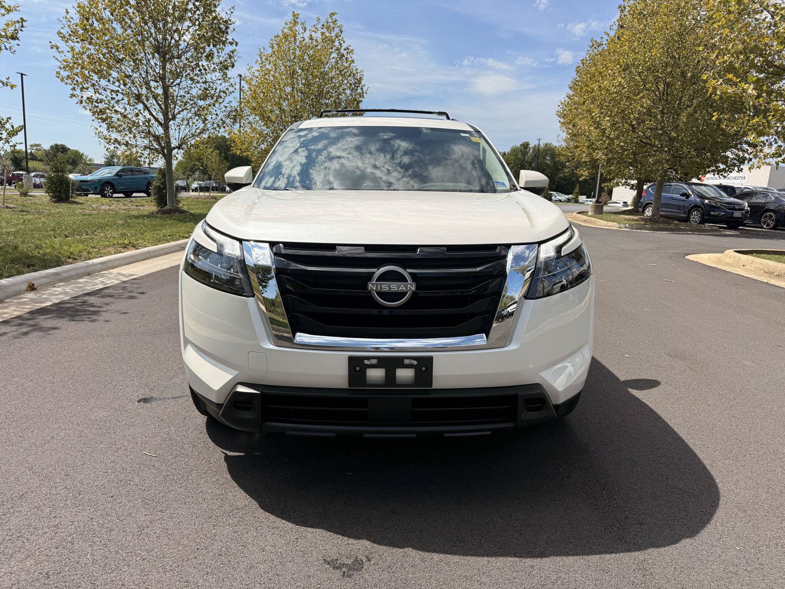 Used 2024 Nissan Pathfinder SV w/ SV Premium Package AWD/4WD image 3