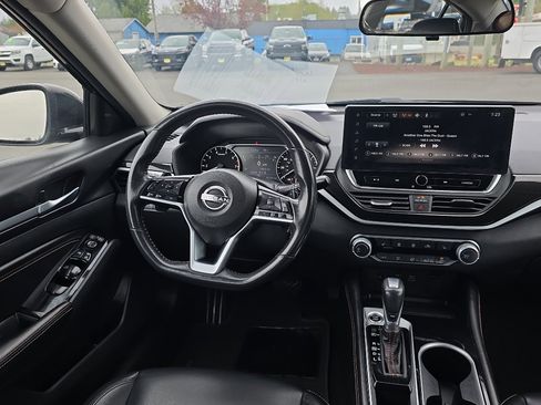 Used 2023 Nissan Altima 2.5 SR w/ SR Premium Package FWD image 21