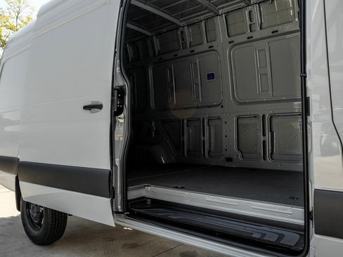 New 2025 Mercedes-Benz Sprinter 2500 image 10