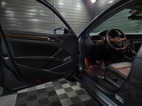 Used 2022 Volkswagen Passat 2.0T image 33