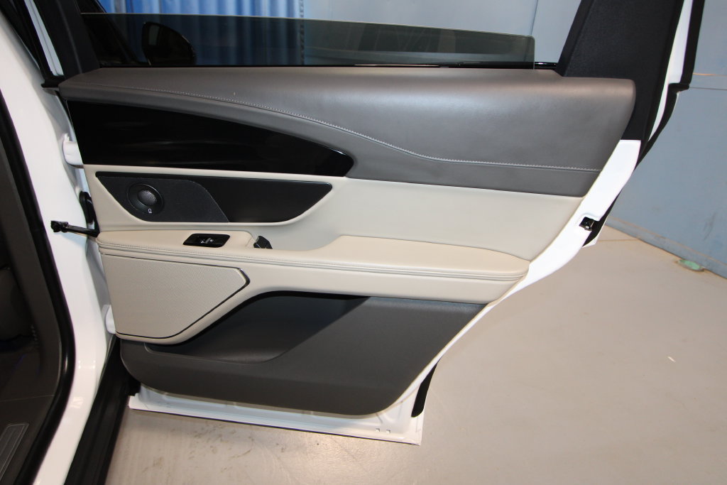 Used 2025 Lincoln Nautilus Reserve AWD/4WD image 31