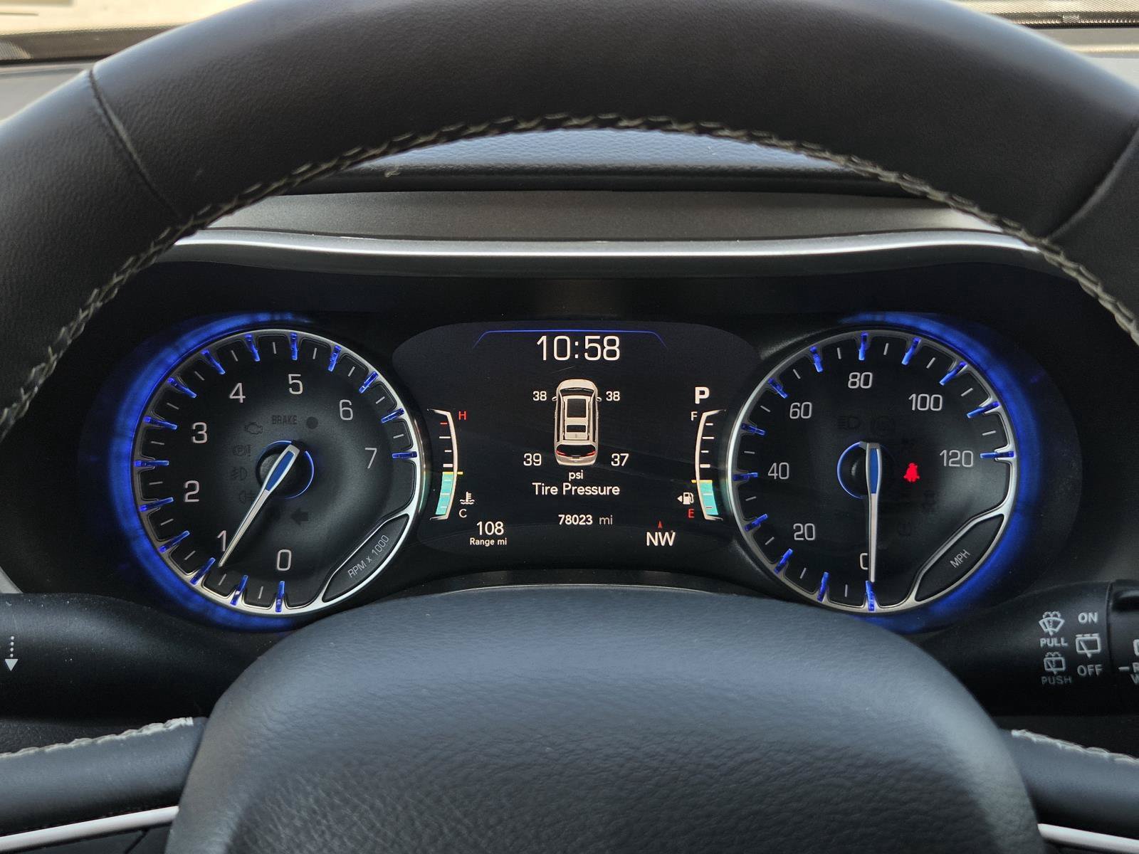 Used 2024 Chrysler Pacifica Touring-L FWD image 23