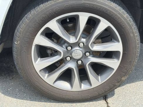Used 2017 Jeep Grand Cherokee Overland AWD/4WD image 15