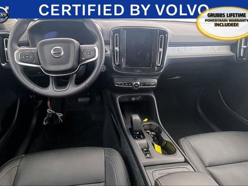 Used 2025 Volvo XC40 B5 Core image 20