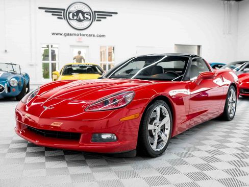 Used 2009 Chevrolet Corvette Coupe w/ Z51 Performance Package RWD image 11