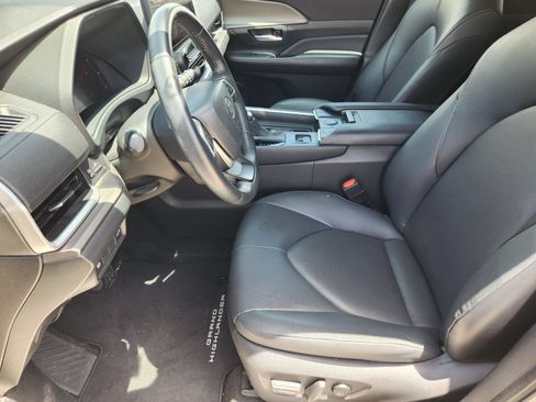 Used 2024 Toyota Grand Highlander FWD image 16