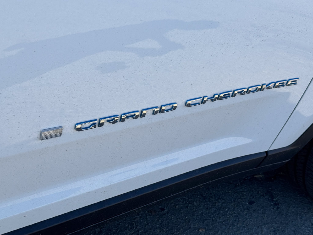 Used 2023 Jeep Grand Cherokee 4WD 4xe image 6