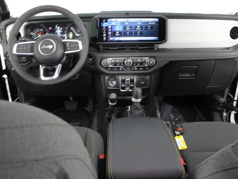 Used 2025 Jeep Wrangler Unlimited Sahara w/ Safety Group AWD/4WD image 9