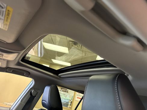 Used 2022 Toyota RAV4 XLE Premium AWD/4WD image 6