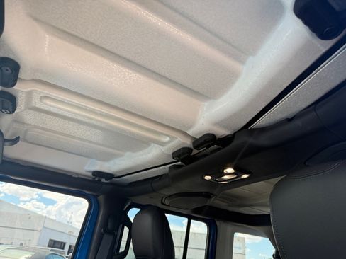 Used 2023 Jeep Wrangler Unlimited Sahara AWD/4WD image 28