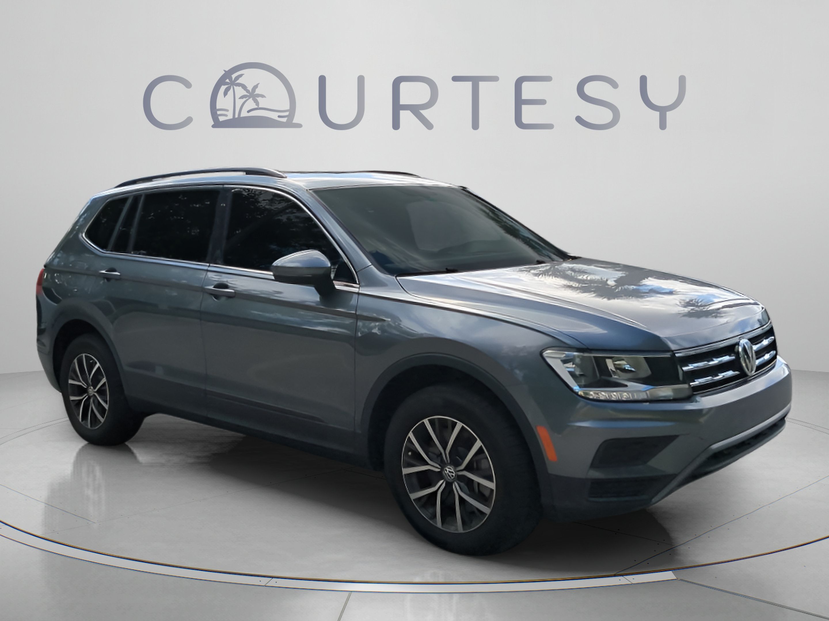 Used 2019 Volkswagen Tiguan SE w/ Panoramic Sunroof Package FWD image 9