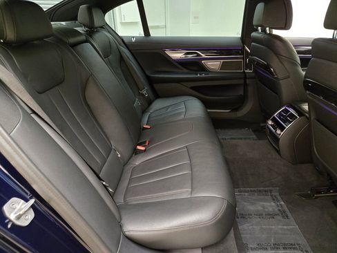 Used 2022 BMW 740i w/ M Sport Package image 25