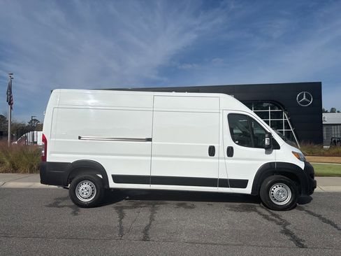Used 2025 RAM ProMaster 2500 w/ Convenience Group image 3