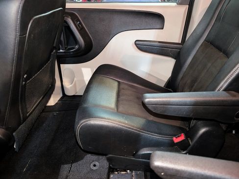 Used 2019 Dodge Grand Caravan SXT FWD image 20